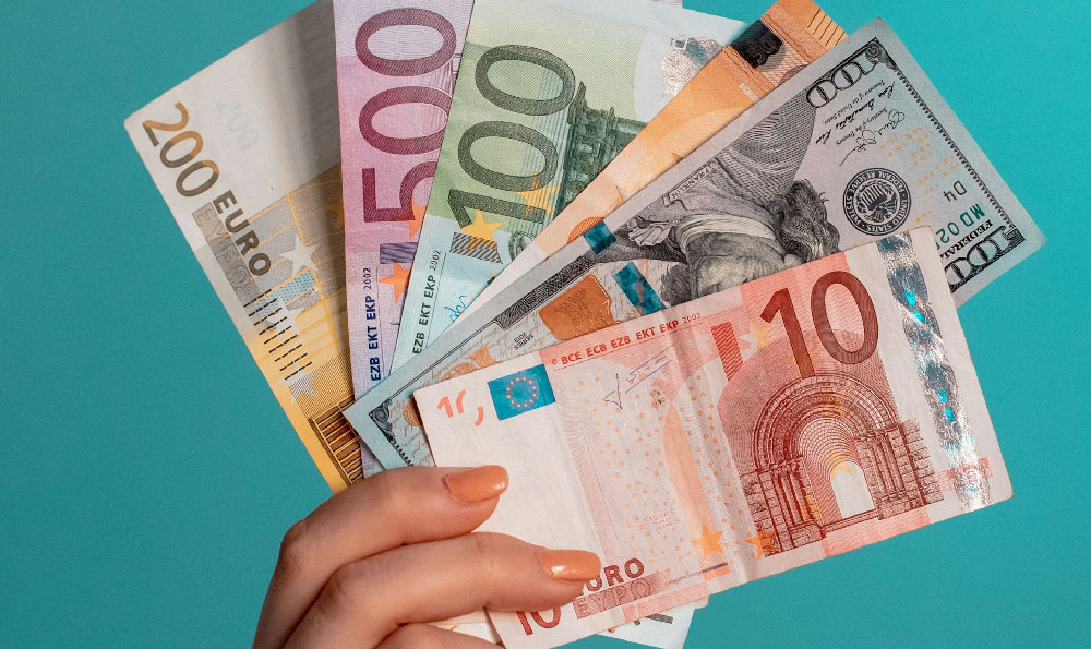 How to Stream Games and Make Money: Can You Do It?

