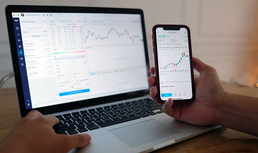 How do bond traders profit, and what strategies do they employ?