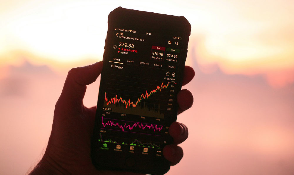 Investing in Gold Online: Where to Start and Is It Worth It?