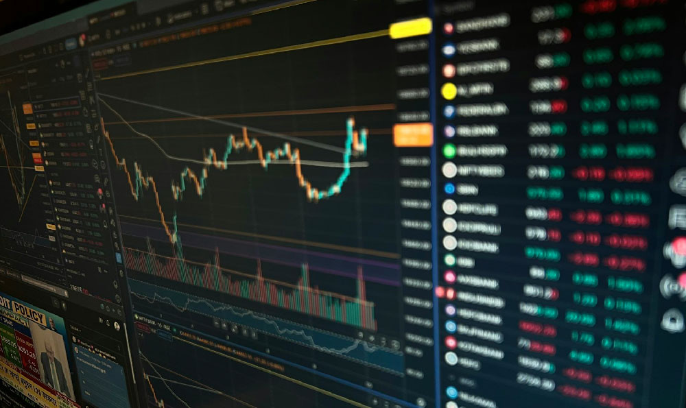 How Does Git Operate, and What's Its Revenue Model?